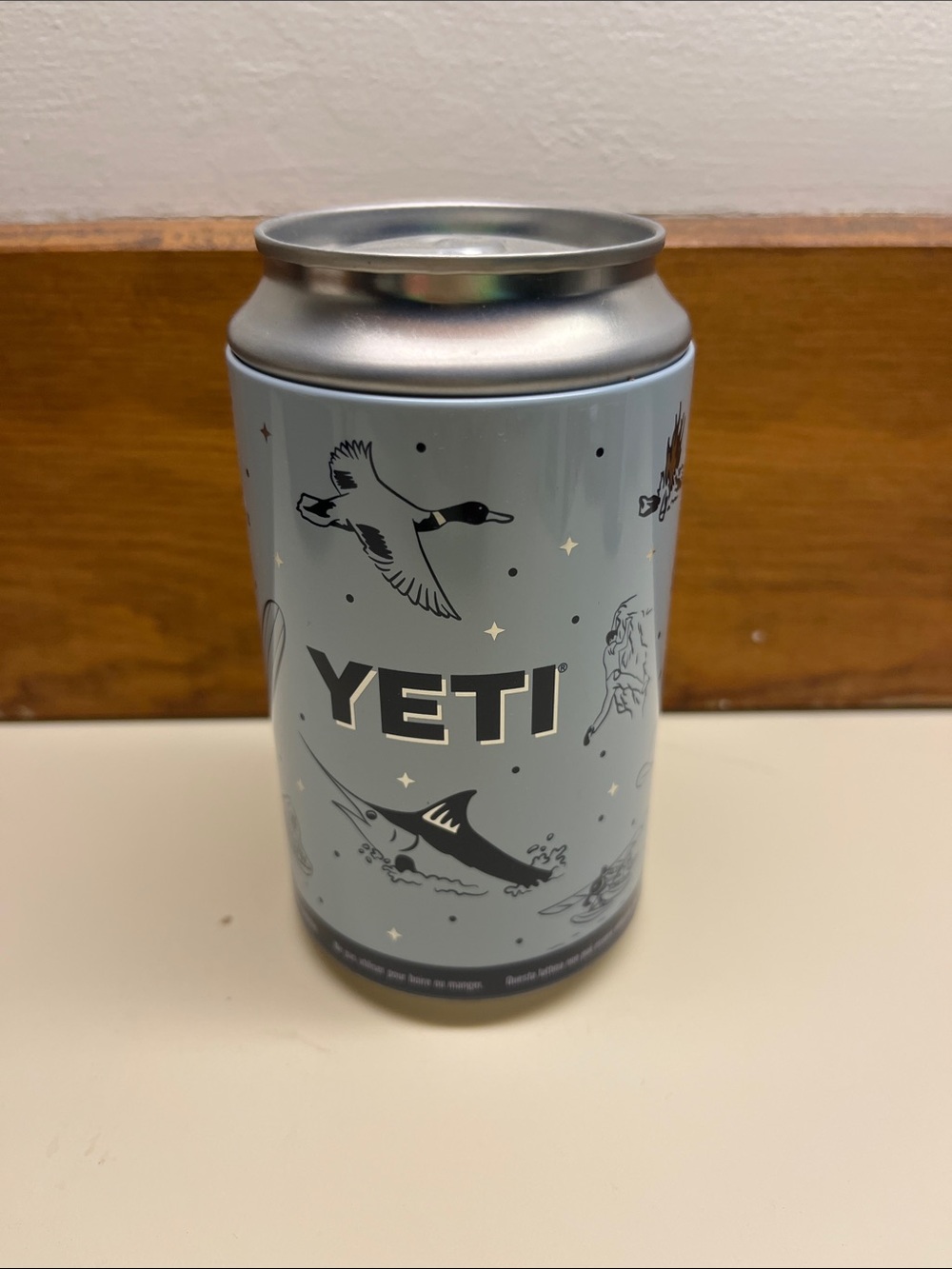 YETI Light Blue Illustrated Can-Style Insulated Tumbler / Key storage